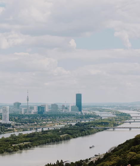 Luftaufnahme von der Donau in Wien