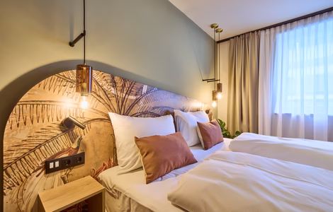 Doppelzimmer Superior mit King-Size-Bett - Hotel & Café Karol © Jakob Stickler Doppelzimmer mit modernem Design - Hotel & Café Karol © Jakob Stickler